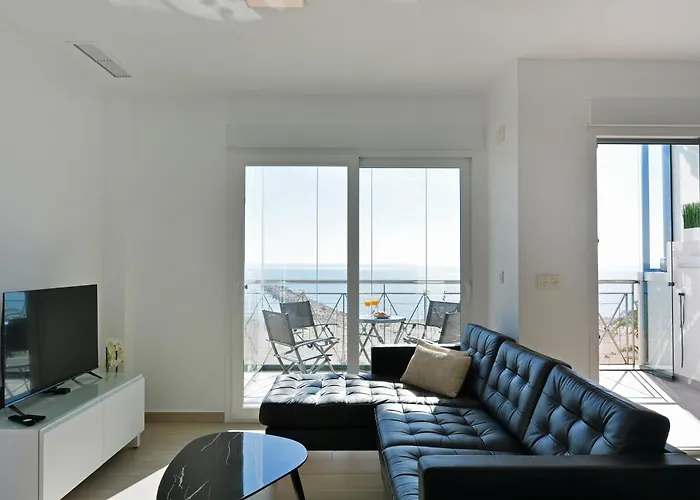 Beachside Apartment *